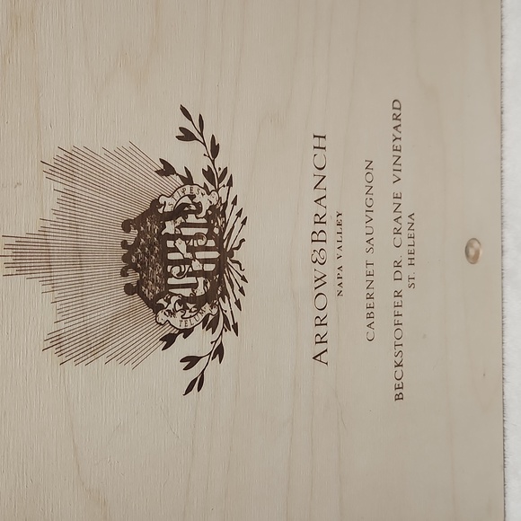 Arrow and Branch Wine Box w/hold up holder - Picture 2 of 16